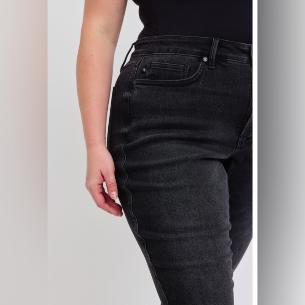 Judy Blue MR Tummy Control Skinny - Picture 8 of 8
